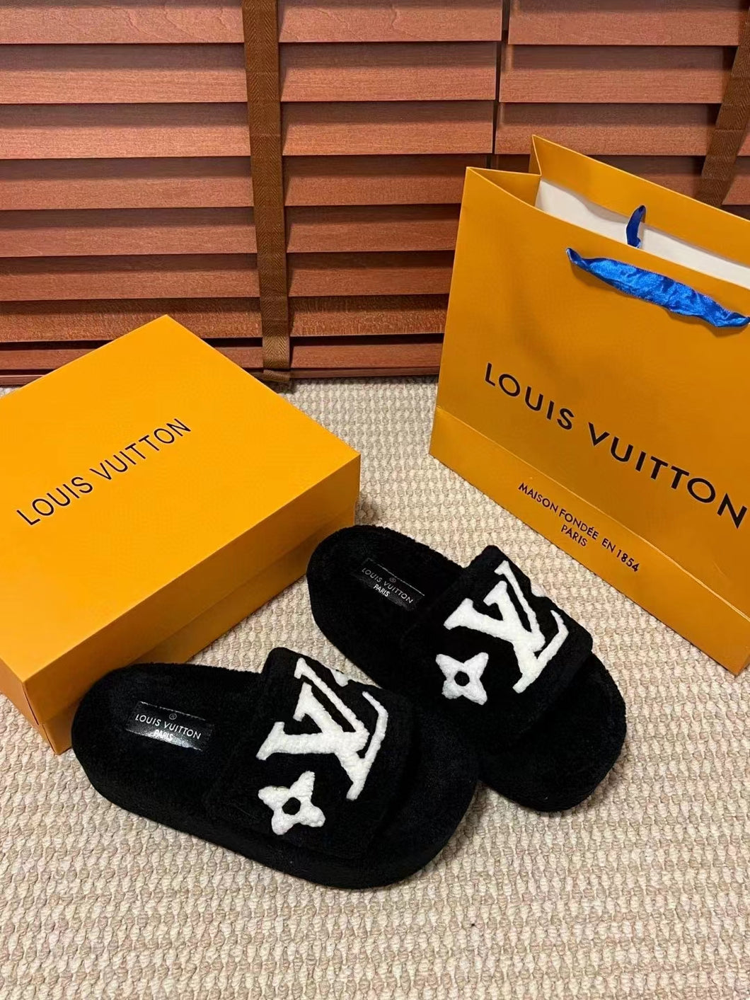 2023 VL  classic four seasons  plush slippers