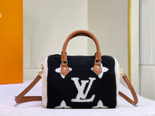 Load image into Gallery viewer, Luxury VL Autumn and winter plush Handbag
