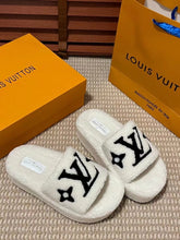 Load image into Gallery viewer, 2023 VL  classic four seasons  plush slippers
