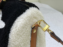 Load image into Gallery viewer, Luxury VL Autumn and winter plush Handbag
