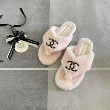 Load image into Gallery viewer, 2023 CC  classic four seasons  plush slippers
