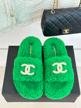 Load image into Gallery viewer, 2023 CC Xiaoxiang classic four seasons double C plush slippers-S27
