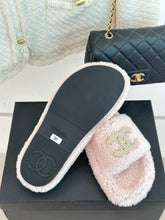 Load image into Gallery viewer, 2023 CC Xiaoxiang classic four seasons double C plush slippers-S27
