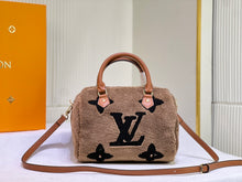 Load image into Gallery viewer, Luxury VL Autumn and winter plush Handbag
