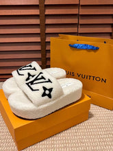 Load image into Gallery viewer, 2023 VL  classic four seasons  plush slippers
