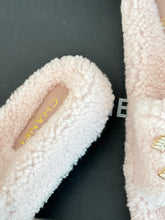 Load image into Gallery viewer, 2023 CC Xiaoxiang classic four seasons double C plush slippers-S27
