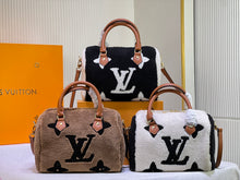 Load image into Gallery viewer, Luxury VL Autumn and winter plush Handbag
