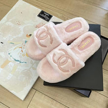 Load image into Gallery viewer, 2023 CC classic four seasons  plush slippers
