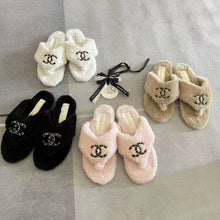 Load image into Gallery viewer, 2023 CC  classic four seasons  plush slippers
