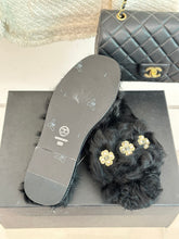 Load image into Gallery viewer, 2023 CC Pure wool double C four-leaf clover fur slippers-S28
