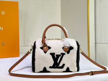 Load image into Gallery viewer, Luxury VL Autumn and winter plush Handbag
