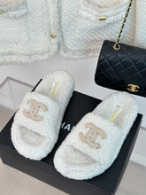 Load image into Gallery viewer, 2023 CC Xiaoxiang classic four seasons double C plush slippers-S27
