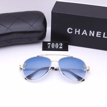 Load image into Gallery viewer, Classical Fashion Women Sunglasses
