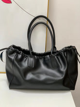 Load image into Gallery viewer, 2022 Celine Handbags -- 37
