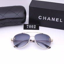 Load image into Gallery viewer, Classical Fashion Women Sunglasses
