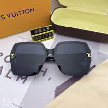 Load image into Gallery viewer, Classical Fashion Unisex Sunglasses
