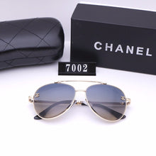 Load image into Gallery viewer, Classical Fashion Women Sunglasses
