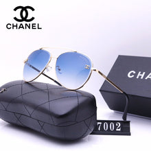 Load image into Gallery viewer, Classical Fashion Women Sunglasses
