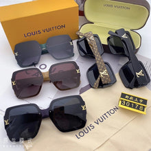 Load image into Gallery viewer, Classical Fashion Unisex Sunglasses
