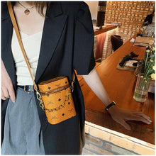 Load image into Gallery viewer, Retro chain crossbody universal mobile phone bag
