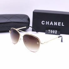 Load image into Gallery viewer, Classical Fashion Women Sunglasses
