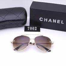 Load image into Gallery viewer, Classical Fashion Women Sunglasses
