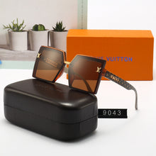 Load image into Gallery viewer, 2022 New Style Ladies Fashion Classic Sunglasses
