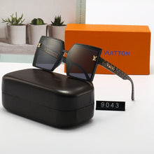 Load image into Gallery viewer, 2022 New Style Ladies Fashion Classic Sunglasses
