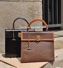 Load image into Gallery viewer, 2022 Celine Handbags -- 40
