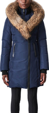 Load image into Gallery viewer, Kay Natural Fur Signature Collar Down Coat - Women&#39;s|-|Manteau en duvet à col en fourrure naturelle signature Kay - Femme
