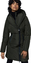 Load image into Gallery viewer, Kay Down Coat with Signature Collar - Women&#39;s|-|Manteau Kay en duvet à col signature - Femme
