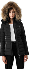 Load image into Gallery viewer, Patsy Stretch Light Down Jacket with Natural Fur - Women&#39;s|-|Manteau Patsy en duvet léger et extensible à fourrure naturelle amovible - Femme
