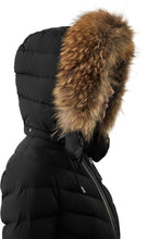 Load image into Gallery viewer, Patsy Stretch Light Down Jacket with Natural Fur - Women&#39;s|-|Manteau Patsy en duvet léger et extensible à fourrure naturelle amovible - Femme
