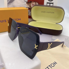 Load image into Gallery viewer, Classical Fashion Unisex Sunglasses
