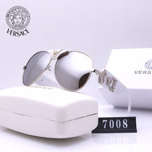 Load image into Gallery viewer, 2021 Classical Fashion Women Men Sunglasses
