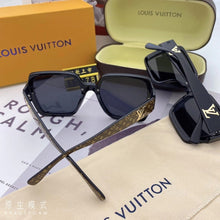 Load image into Gallery viewer, Classical Fashion Unisex Sunglasses
