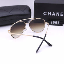 Load image into Gallery viewer, Classical Fashion Women Sunglasses
