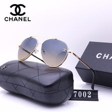 Load image into Gallery viewer, Classical Fashion Women Sunglasses
